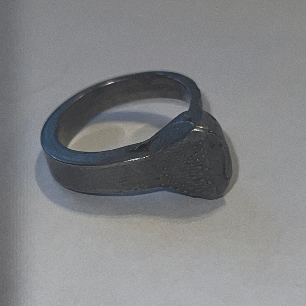 Metal Ring - Picture 2 of 11